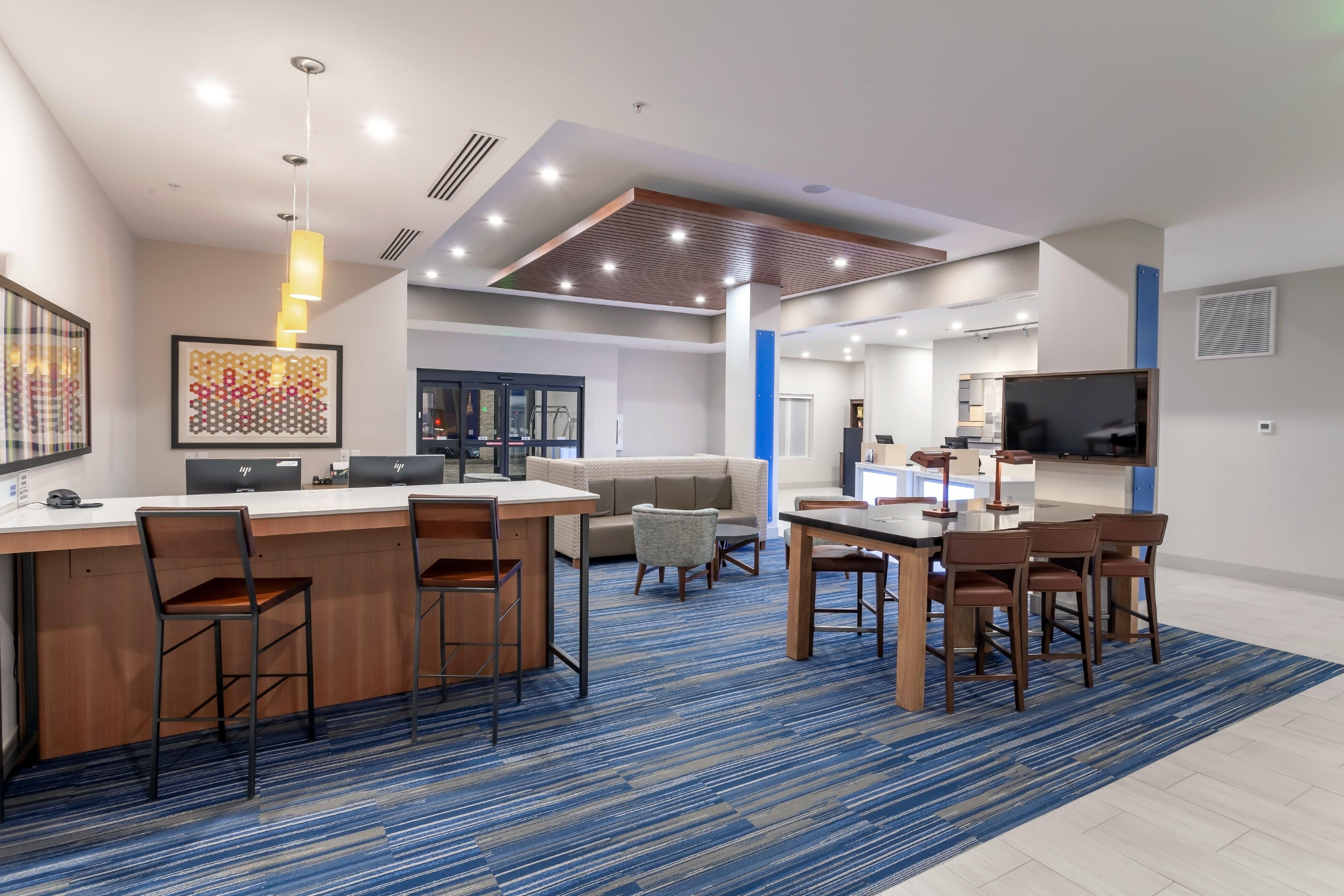 Holiday Inn Express & Suites - Columbus - Worthington By Ihg Bagian luar foto
